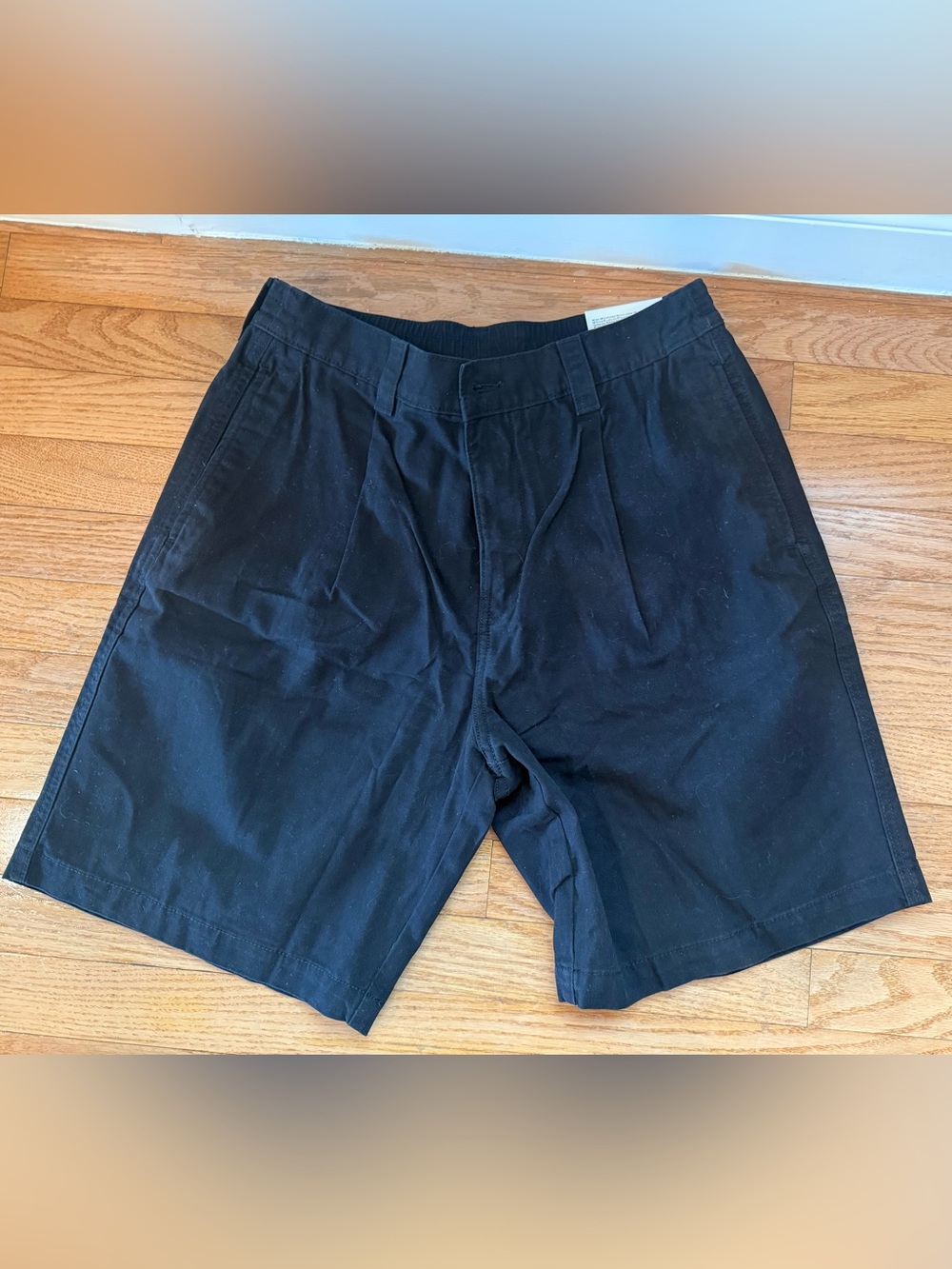 New with tags H&M Men's Black Casual Pleat Front Shorts size small